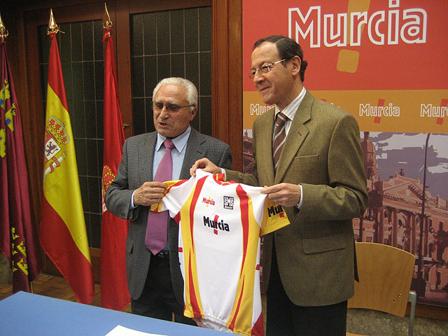 Los mejores ciclistas españoles llevarán el nombre de Murcia en las competiciones en las que participen el próximo año - 1, Foto 1