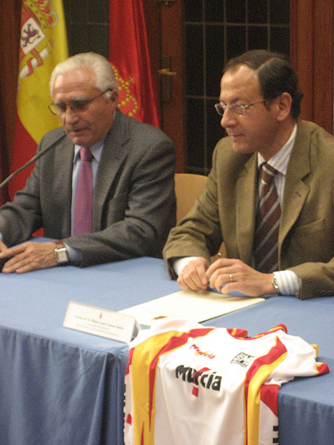 Los mejores ciclistas españoles llevarán el nombre de Murcia en las competiciones en las que participen el próximo año - 2, Foto 2