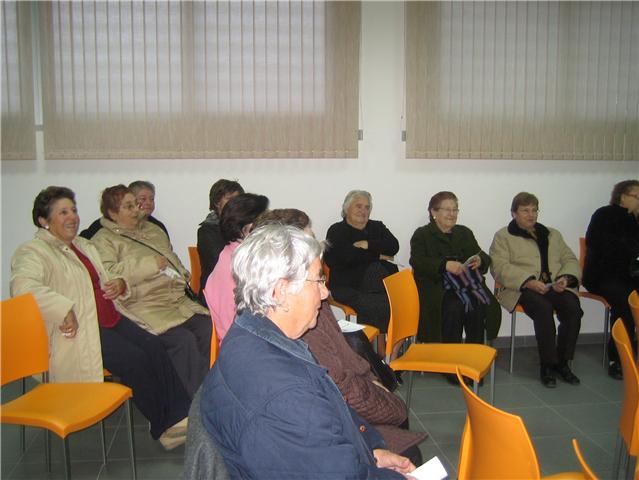 Los usuarios del Centro Municipal de Personas Mayores del “Paretón-Cantareros” reciben una charla informativa sobre  el Servicio de Teleasistencia Domiciliaria, Foto 3