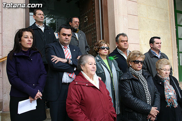 Totana condena la violencia de género con la concentración silenciosa “Miércoles Blanco”, Foto 1