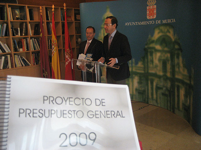 El Alcalde presenta unos Presupuestos austeros y rigurosos que, pese a la crisis, permitirán que Murcia avance - 2, Foto 2