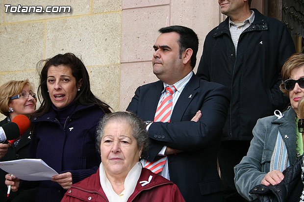 Totana condena la violencia de gnero con la concentracin silenciosa “Mircoles Blanco” - 2
