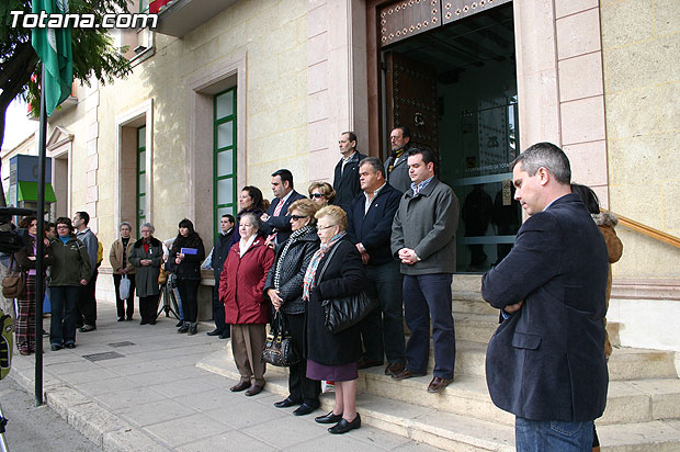 Totana condena la violencia de gnero con la concentracin silenciosa “Mircoles Blanco” - 7