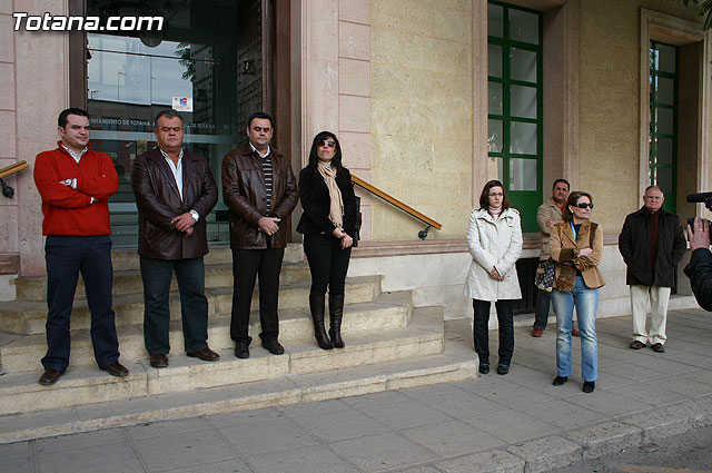 Concentracin silenciosa en la puerta del Consistorio como repulsa al atentado de ETA - 2
