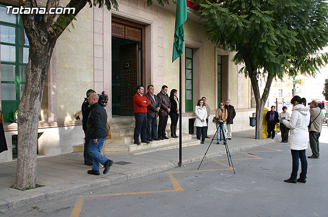 Concentracin silenciosa en la puerta del Consistorio como repulsa al atentado de ETA - 6
