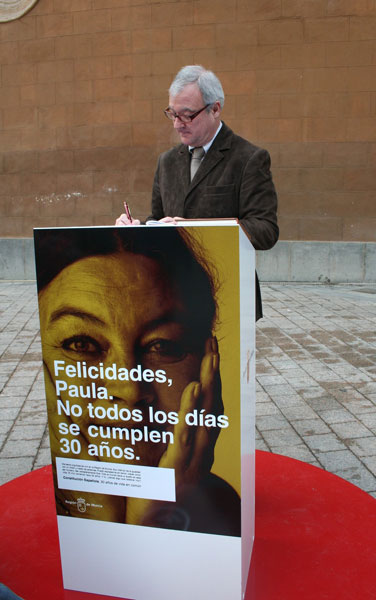 El presidente de la Comunidad Autónoma firma el ‘libro blanco’ de felicitaciones a la Constitución - 3, Foto 3