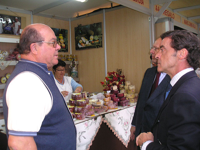 La Muestra Comercial y Artesana de Navidad cuenta con 88 estands, un 12 por ciento más que el año pasado - 2, Foto 2