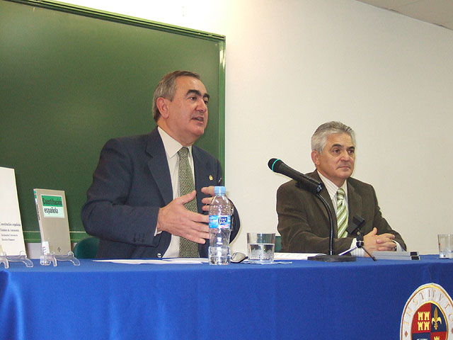 González Tovar destaca que estos treinta años han sido de crecimiento en bienestar y en derechos y libertades - 1, Foto 1