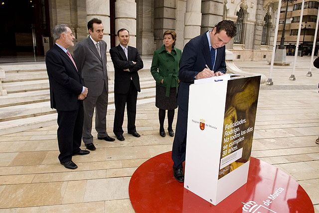 Firmas y felicitaciones para celebrar el trigésimo aniversario de la Constitución - 3, Foto 3