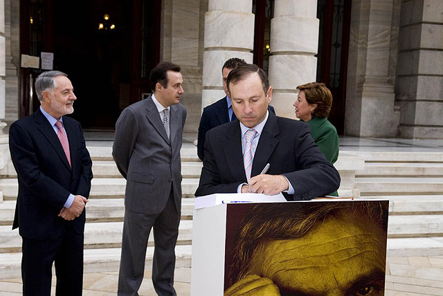 Firmas y felicitaciones para celebrar el trigésimo aniversario de la Constitución - 5, Foto 5