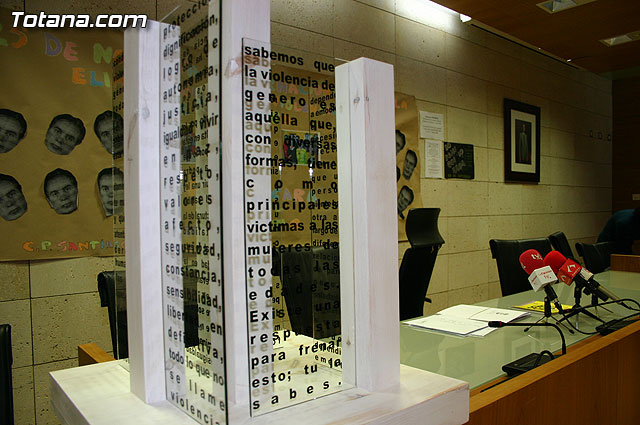 Entregan los premios del concurso de Arte por la Igualdad Totana 2008 y el de carteles contra la violencia de gnero - 3