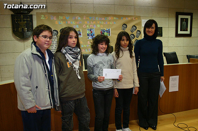 Entregan los premios del concurso de Arte por la Igualdad Totana 2008 y el de carteles contra la violencia de gnero - 9