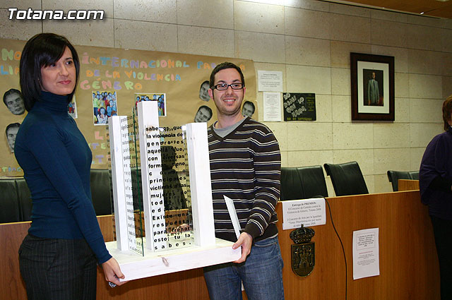 Entregan los premios del concurso de Arte por la Igualdad Totana 2008 y el de carteles contra la violencia de gnero - 14