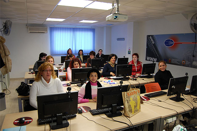 15 desempleados participan en Lorquí en un curso gratuito de informática de usuario - 2, Foto 2