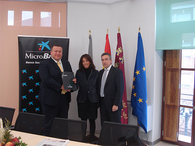 El Ayuntamiento de La Unión y La Caixa  firman un convenio para la financiación de microcréditos - 1, Foto 1