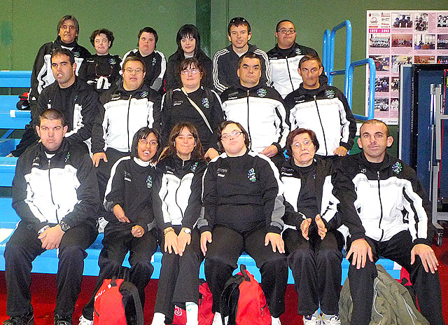 Un total de quince alumnos del Centro Ocupacional “José Moya” participan en el campeonato regional de tenis de mesa, Foto 1