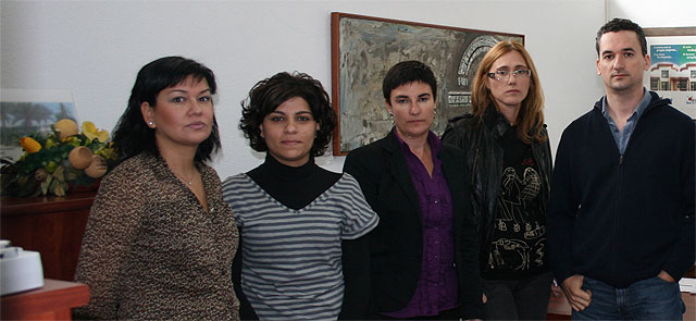 La concejala de Industria, Comercio y Empresa, María Luisa Rubio, da un giro a la actividad cotidiana del Centro de Desarrollo Local - 1, Foto 1