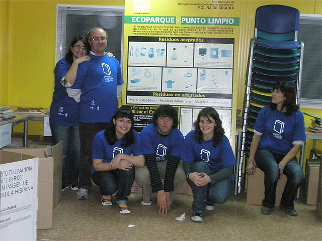 El Ayuntamiento de Molina de Segura participa en el Proyecto Libro, con la recogida de libros y material escolar para ser reutilizados en países de habla hispana - 1, Foto 1