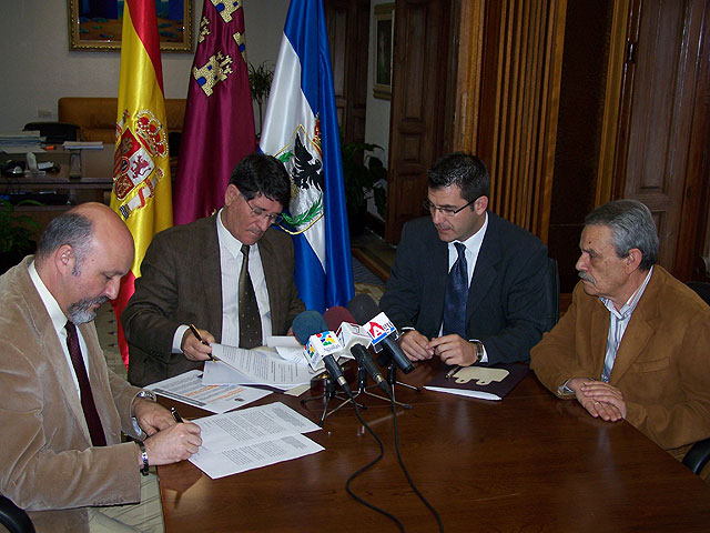 El Ayuntamiento de Águilas firma un Convenio de Colaboración con la Asociación Reinicia y la Fundación Ecolec - 1, Foto 1