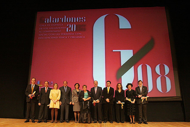 El Ayuntamiento de Jumilla y Aguas de Jumilla recogieron su premio al Compromiso Social 2008 - 1, Foto 1