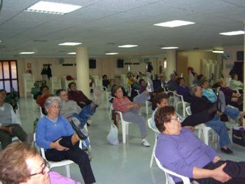 Las clases de gimnasia para mayores cuentan con la asistencia de más de 60 usuarios, Foto 1