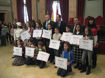 Los niños dibujan cómo es posible colaborar para mantener limpias nuestras calles - 1, Foto 1