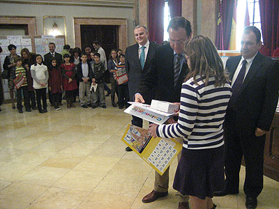 Los niños dibujan cómo es posible colaborar para mantener limpias nuestras calles - 2, Foto 2