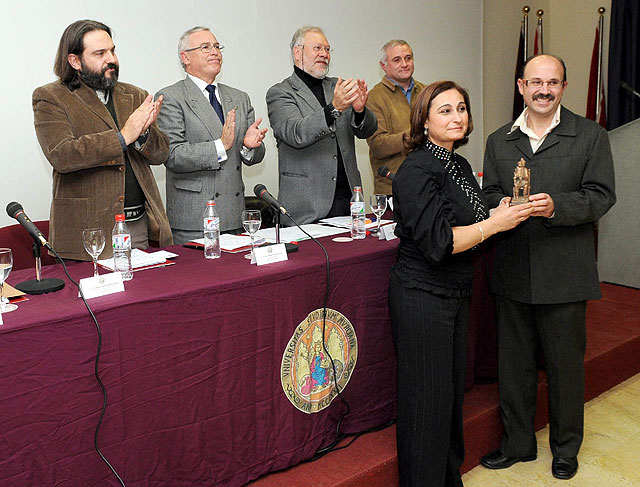 El matrimonio José Martínez y Juana Caballero recibió el Premio al Solidario Anónimo - 1, Foto 1
