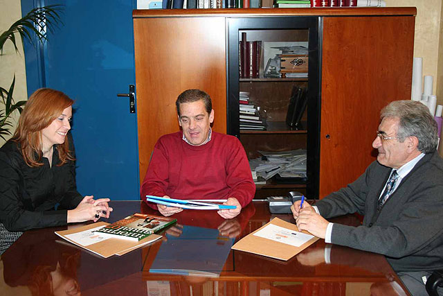 El Ayuntamiento de Alcantarilla y la Fundación Secretariado Gitano suscriben un convenio dirigido a la población gitana - 2, Foto 2