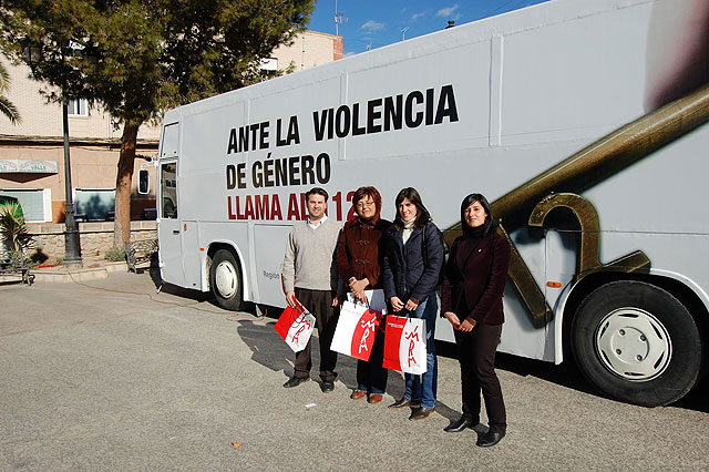El autobús del 112 contra la violencia de género pasa por Lorquí - 1, Foto 1