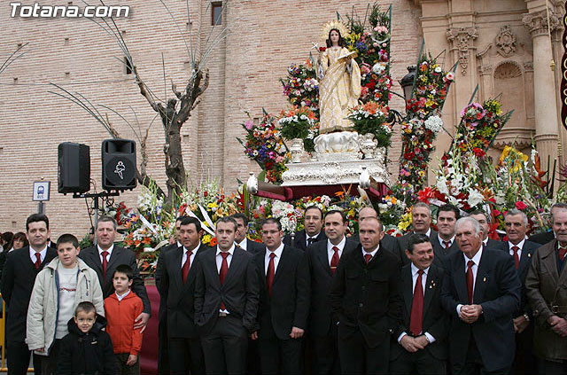 Santa Eulalia recibirá el domingo miles de flores en la tradicional ofrenda que tendrá lugar en la Plaza de la Constitución, Foto 1