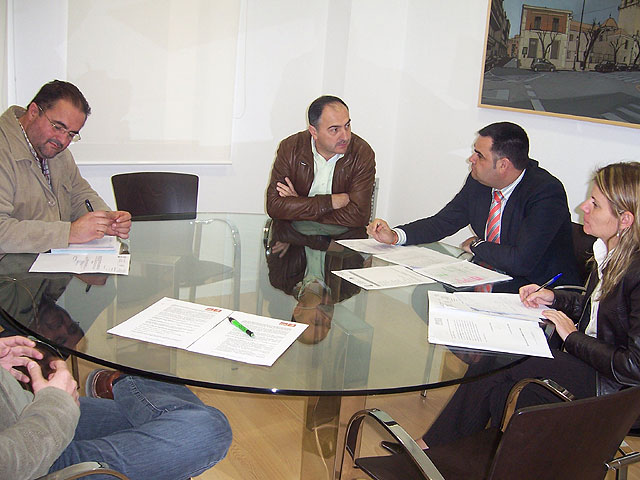 Los miembros de la junta de portavoces se reúnen para consensuar los proyectos de obras del fondo estatal de inversión local, Foto 1