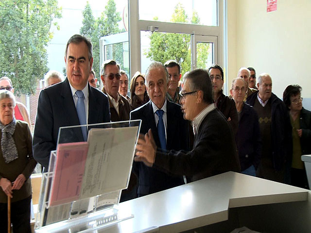 El delegado del Gobierno visita la nueva oficina de Correos de Alquerías - 1, Foto 1