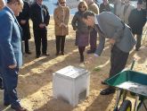 El Alcalde coloca la primera piedra de un complejo residencial para mayores en San Jos de la Vega