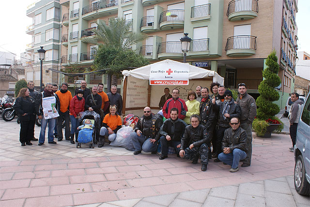Puerto Lumbreras lleva a cabo una campaña solidaria de recogida de alimentos, ropa, calzado y juguetes destinada a niños desfavorecidos - 1, Foto 1