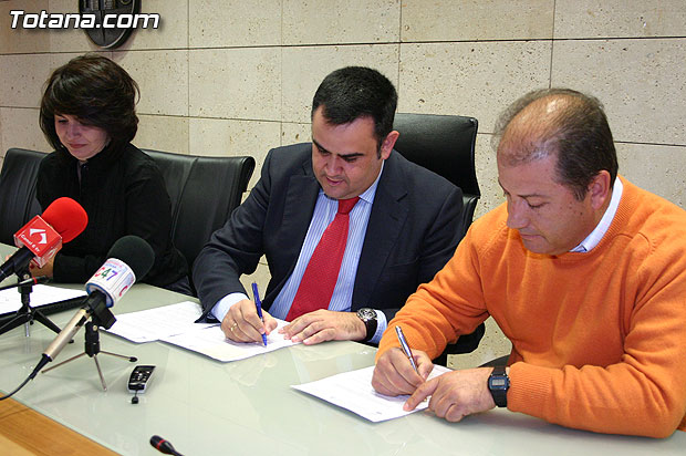 El Consistorio y la asociación “Totana artesana y alfarera” suscriben un convenio de colaboración, Foto 1