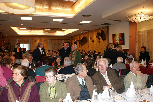 La Asociación de Ocio y Tiempo Libre de la Tercera Edad de Puerto Lumbreras celebra su encuentro navideño anual - 1, Foto 1