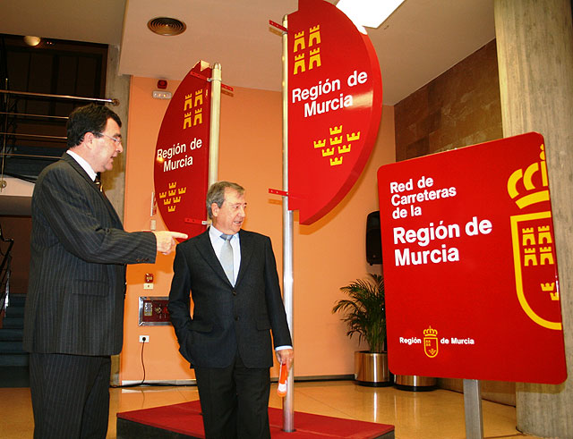 La Comunidad instalará señales informativas para identificar los más de 3.300 kilómetros de la red de autovías y carreteras regionales - 1, Foto 1