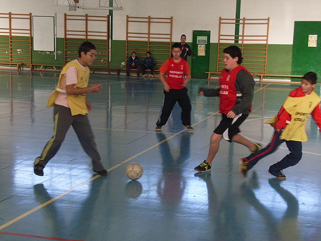 La Concejalia Deportes de Totana organizó la fase local escolar de futbol sala en las categorias infantil, cadete y juvenil, Foto 1