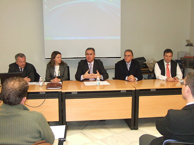 El SEPRONA recibe formación para prevenir incendios y actos vandálicos en la red eléctrica - 1, Foto 1