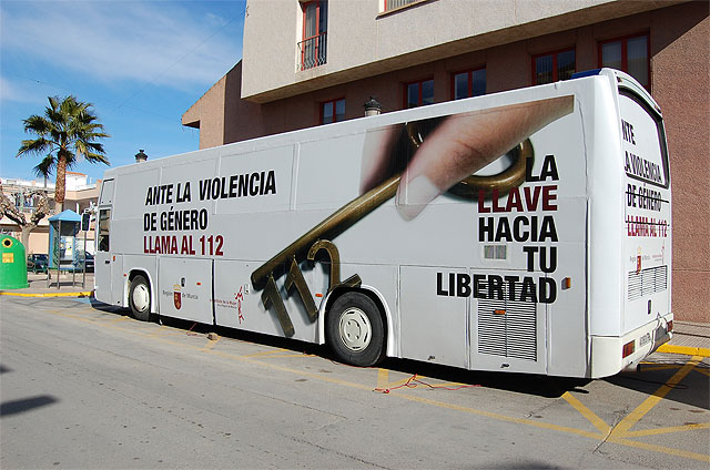 Alguazas recibió la visita del autobús itinerante que el Instituto de la Mujer de la Región de Murcia ha puesto en marcha con el lema La Llave Hacia tu Libertad - 1, Foto 1