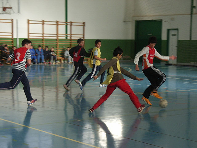 La Concejalia Deportes de Totana organiz la fase local escolar de futbol sala en las categorias infantil, cadete y juvenil - 3