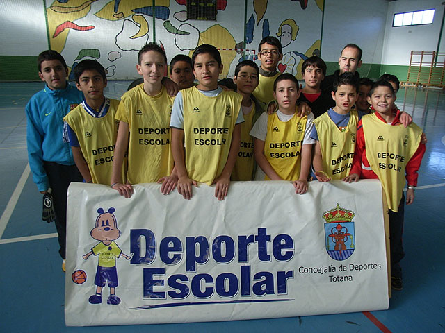 La Concejalia Deportes de Totana organiz la fase local escolar de futbol sala en las categorias infantil, cadete y juvenil - 7