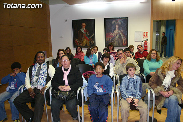 Cerca de medio centenar de personas reciben sus diplomas por participar en los cursos formativos de nuevas tecnologas - 2