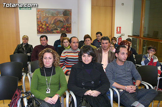 Cerca de medio centenar de personas reciben sus diplomas por participar en los cursos formativos de nuevas tecnologas - 3