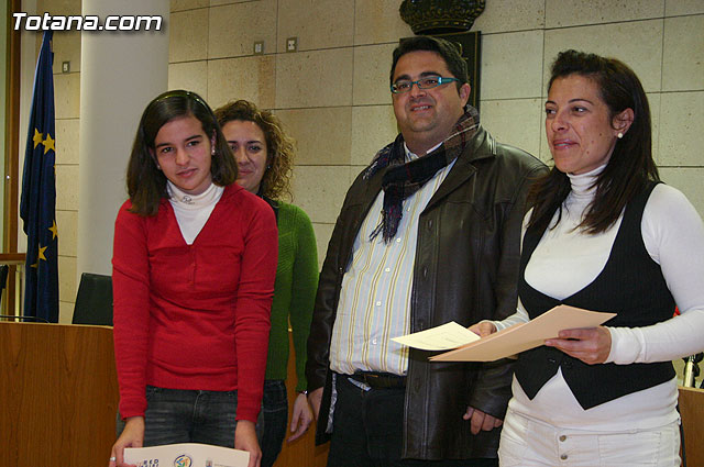 Cerca de medio centenar de personas reciben sus diplomas por participar en los cursos formativos de nuevas tecnologas - 9