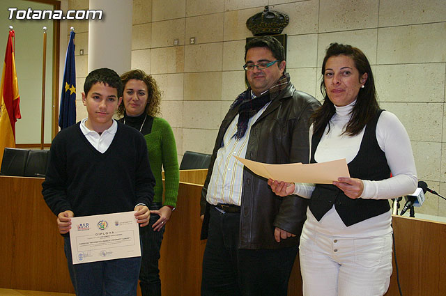 Cerca de medio centenar de personas reciben sus diplomas por participar en los cursos formativos de nuevas tecnologas - 11