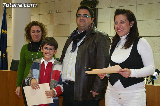 Cerca de medio centenar de personas reciben sus diplomas por participar en los cursos formativos de nuevas tecnologas - 13