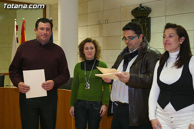 Cerca de medio centenar de personas reciben sus diplomas por participar en los cursos formativos de nuevas tecnologas - 16