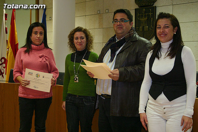 Cerca de medio centenar de personas reciben sus diplomas por participar en los cursos formativos de nuevas tecnologas - 20